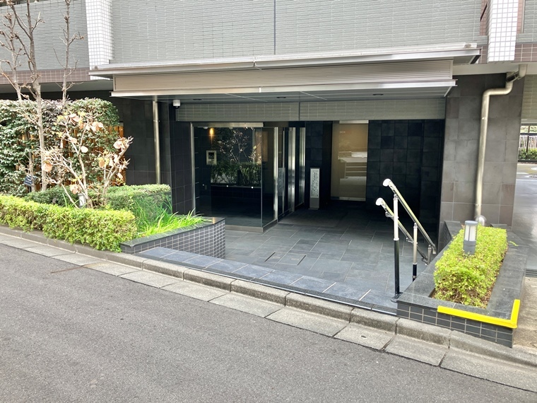 15/16 エントランス