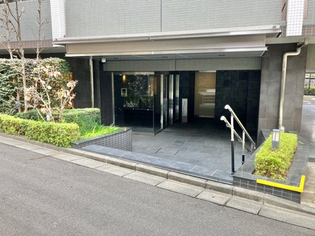 17/17 エントランス