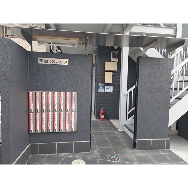 20/21 エントランス