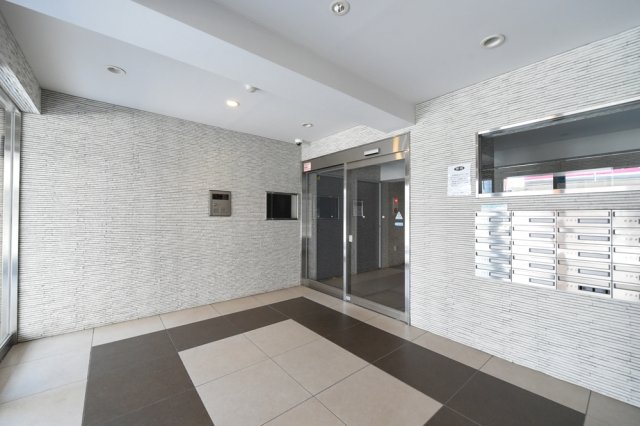 23/24 エントランス