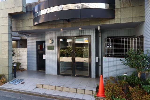 18/21 エントランス