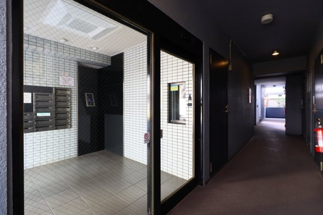 20/21 エントランス