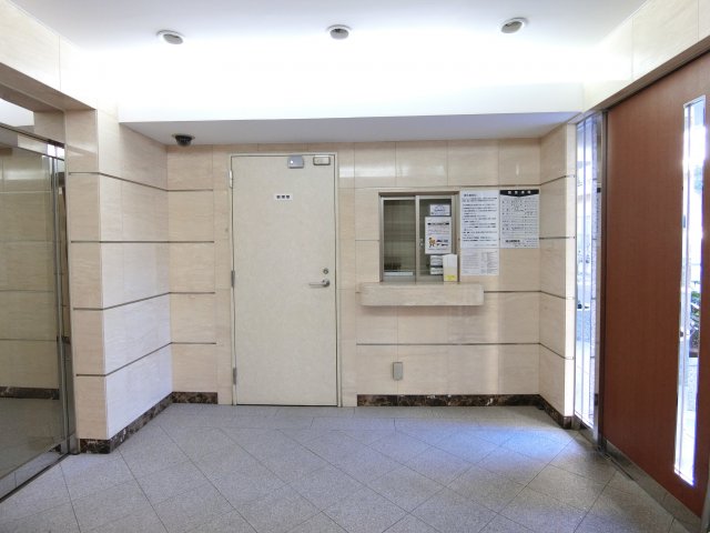 18/26 エントランス