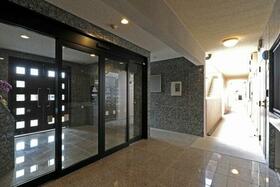 16/16 エントランス