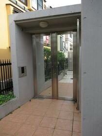 16/16 エントランス