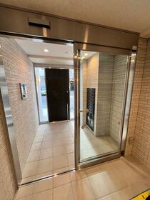 16/16 エントランス