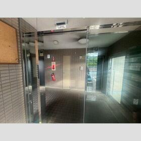 5/5 エントランス