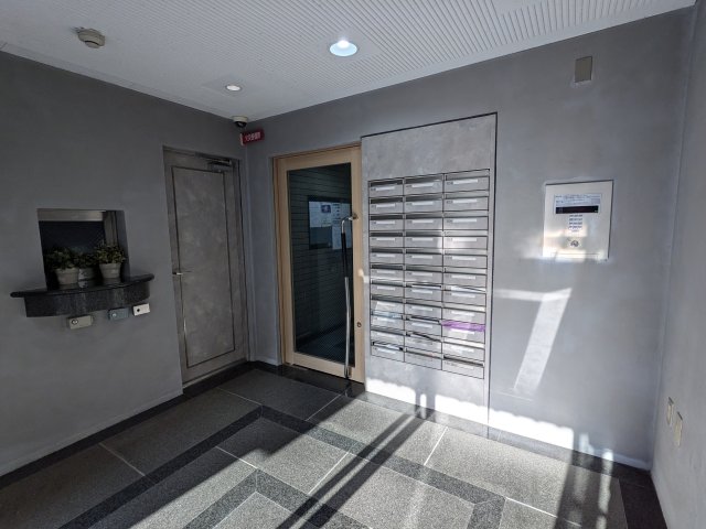 28/30 エントランス