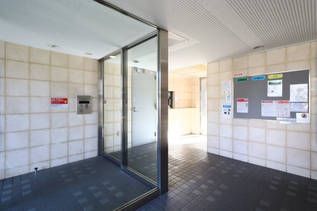 16/26 エントランス