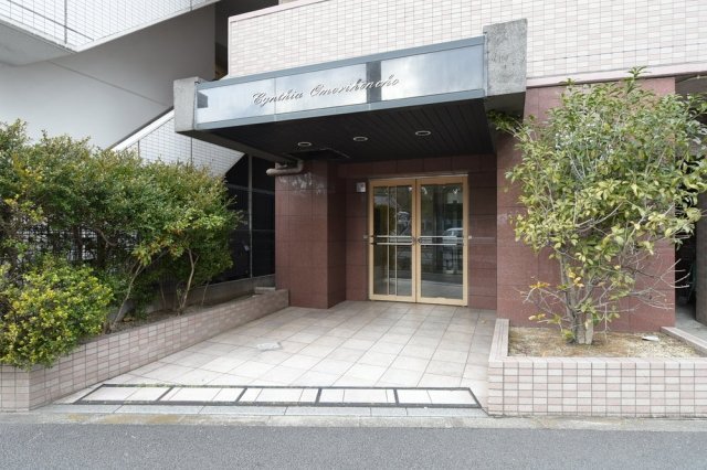 18/25 エントランス