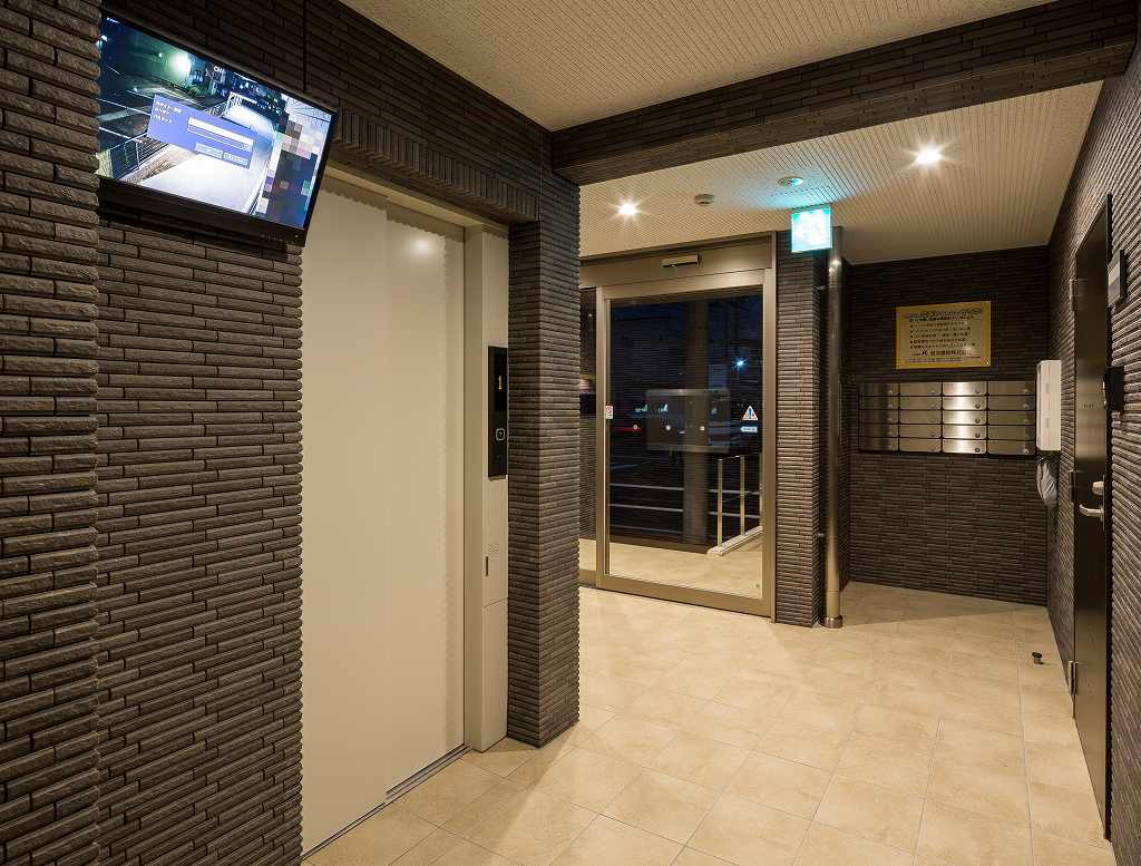 17/30 エントランス