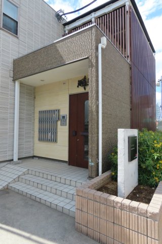 2/2 エントランス