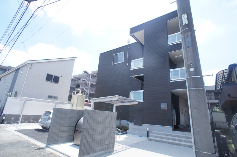 25/26 エントランス