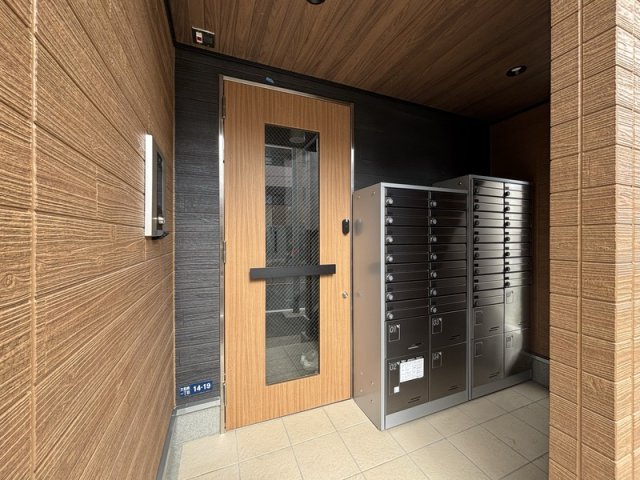 24/24 エントランス