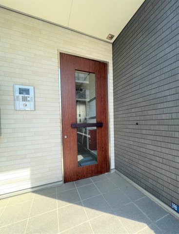 19/27 エントランス