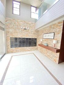 16/16 エントランス