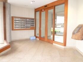 16/16 エントランス