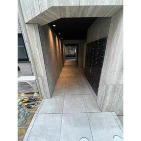 5/5 エントランス