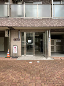 16/16 エントランス