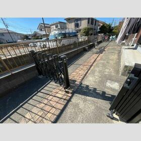 16/16 エントランス