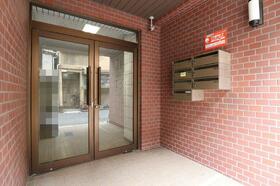 16/16 エントランス