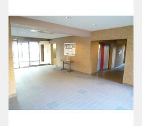 16/16 エントランス