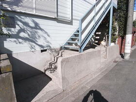 16/16 エントランス