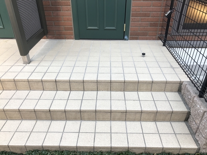 16/17 エントランス