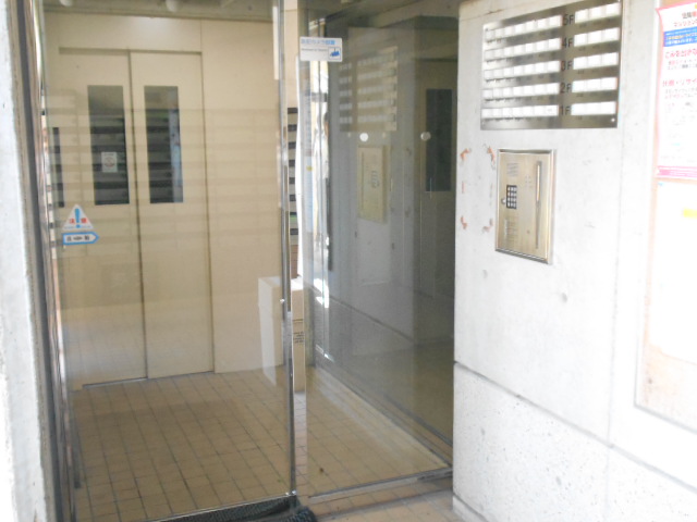 21/30 エントランス