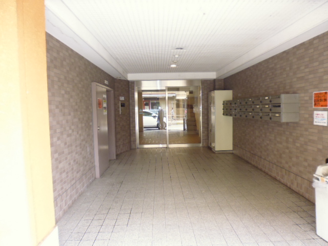 24/30 エントランス