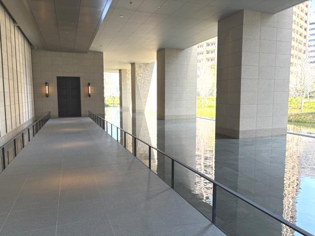 18/18 エントランス