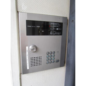 16/16 エントランス