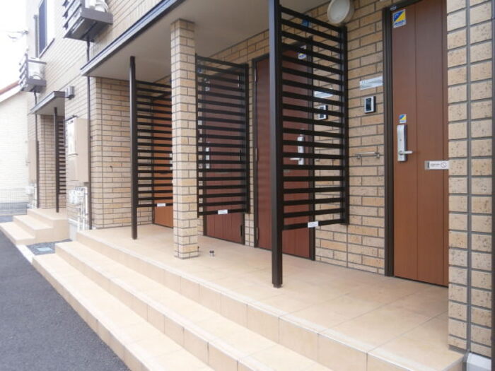 18/26 エントランス