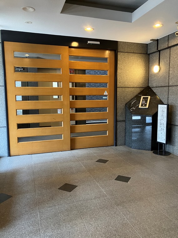 4/4 エントランス