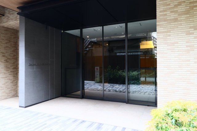 26/28 エントランス