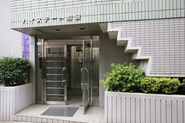 2/4 エントランス