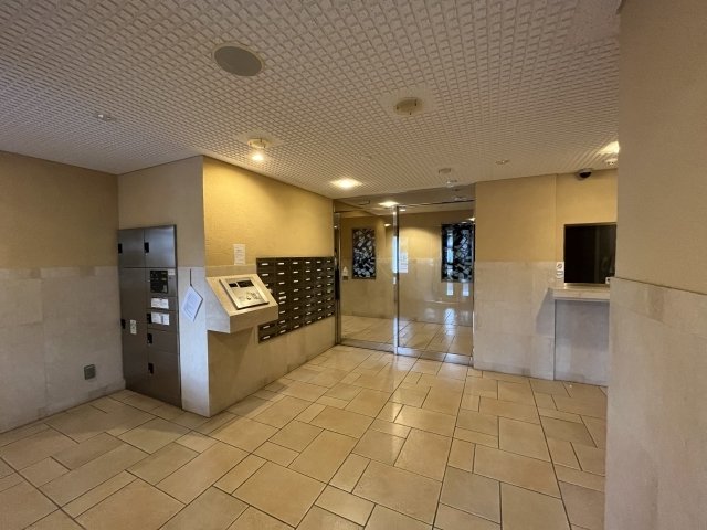 13/14 エントランス