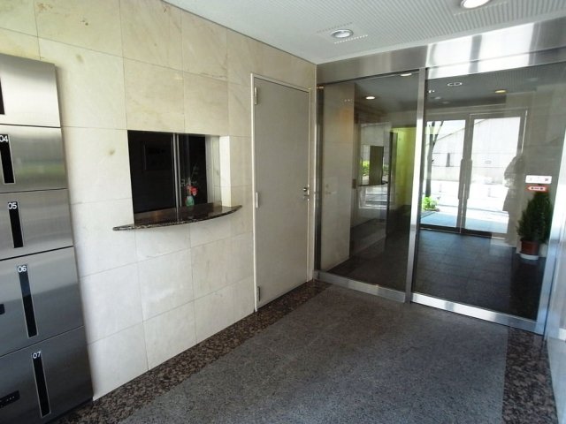 2/4 エントランス