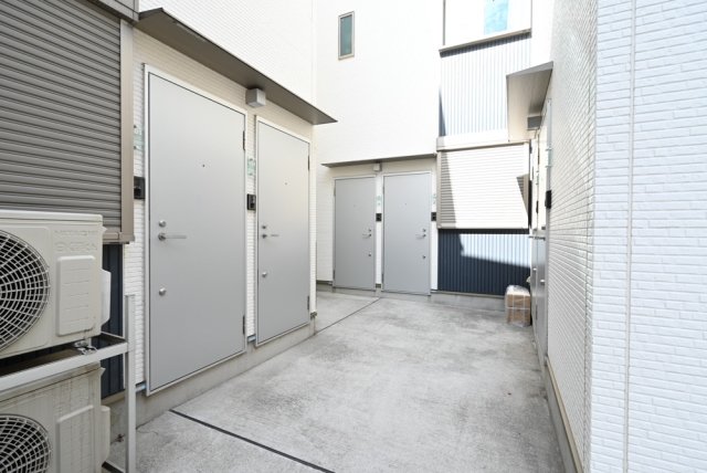 24/30 エントランス