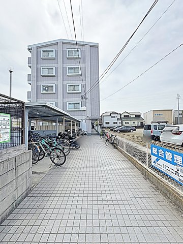 26/30 エントランス