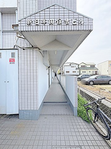 27/30 エントランス