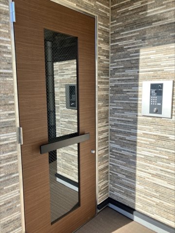 16/19 エントランス