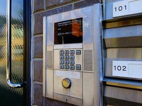 18/19 エントランス