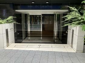 16/16 エントランス