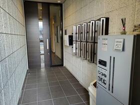 16/16 エントランス