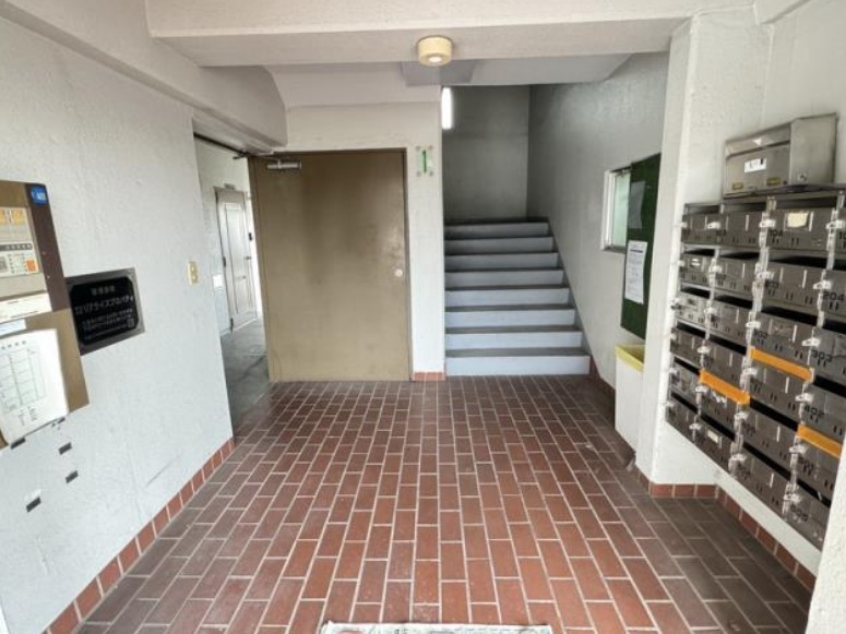 18/28 エントランス