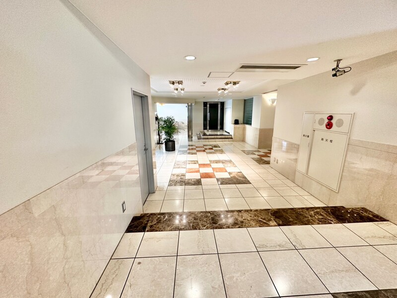 25/30 エントランス