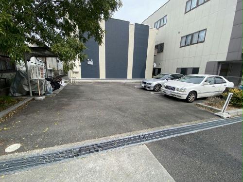 13/14 駐車場