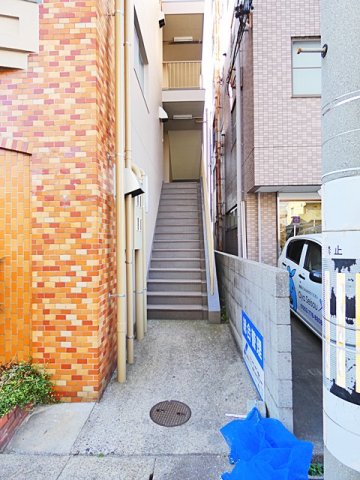 18/25 エントランス