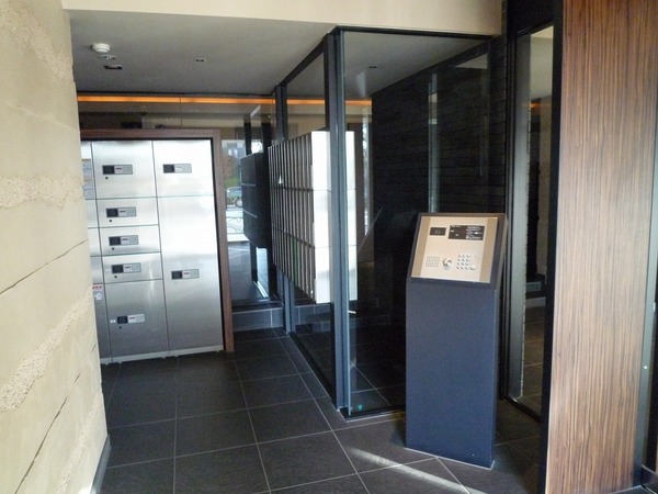 14/14 エントランス